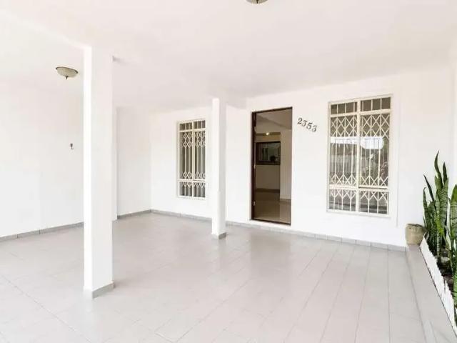 Casa / Sobrado para Locação em Curitiba/PR Hauer 4 Quartos