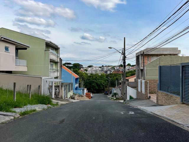Casa / Sobrado para Locação em Curitiba/PR Hauer 3 Quartos