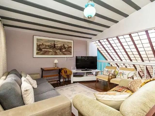 Casa / Sobrado para Locação em Curitiba/PR Jardim Social 4 Quartos
