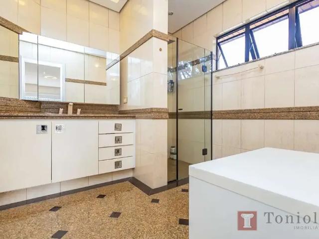 Casa / Sobrado para Locação em Curitiba/PR Jardim Social 5 Quartos