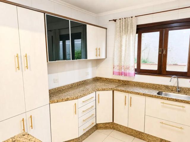 Casa / Sobrado para Locação em Curitiba/PR Mercês 3 Quartos
