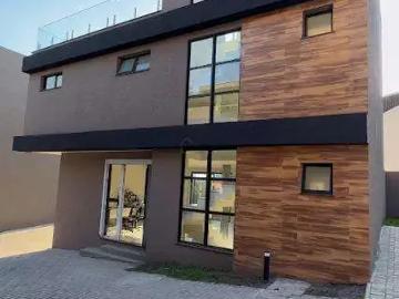 Casa / Sobrado para Locação em Curitiba/PR Mercês 3 Quartos