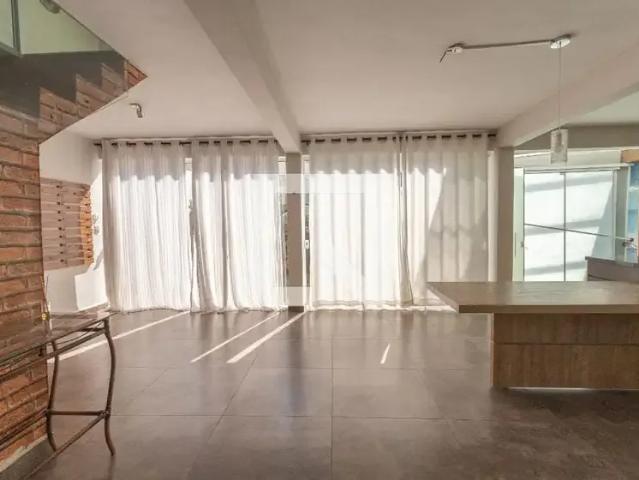 Casa / Sobrado para Locação em Curitiba/PR Mossunguê 1 Quartos