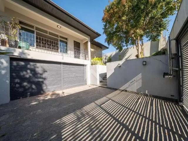 Casa / Sobrado para Locação em Curitiba/PR Mossunguê 4 Quartos
