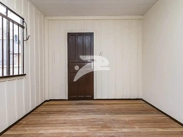 Casa / Sobrado para Locação em Curitiba/PR Novo Mundo 3 Quartos