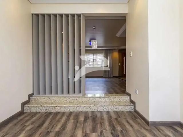 Casa / Sobrado para Locação em Curitiba/PR Novo Mundo 3 Quartos