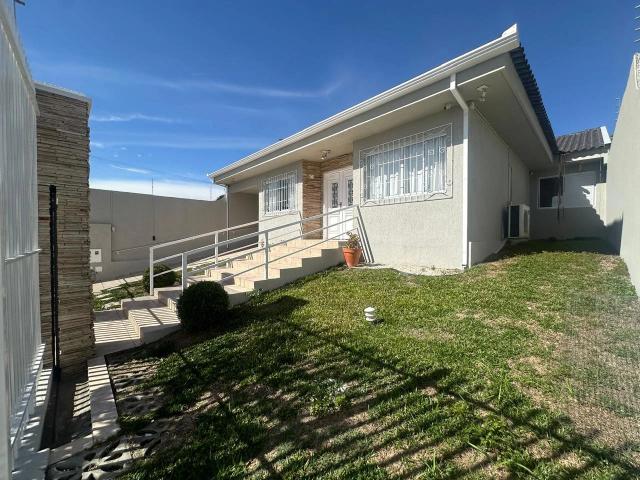 Casa / Sobrado para Locação em Curitiba/PR Novo Mundo 3 Quartos