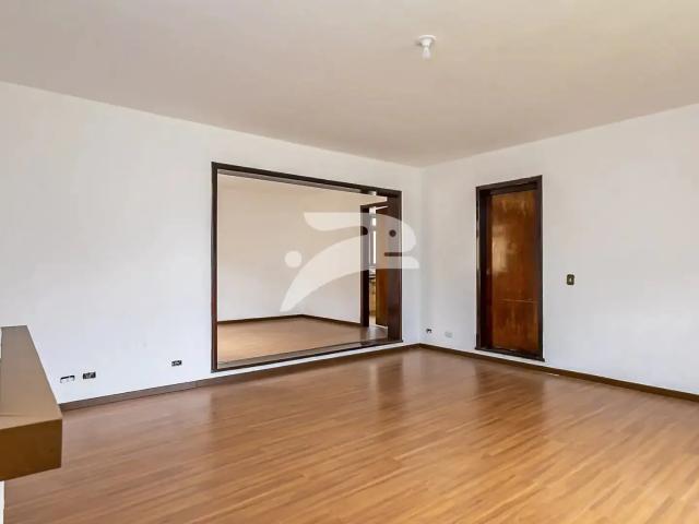 Casa / Sobrado para Locação em Curitiba/PR Portão 3 Quartos