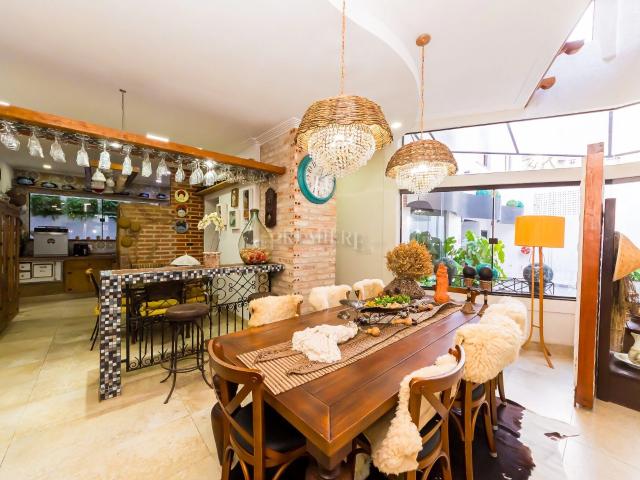 Casa / Sobrado para Locação em Curitiba/PR Portão 5 Quartos