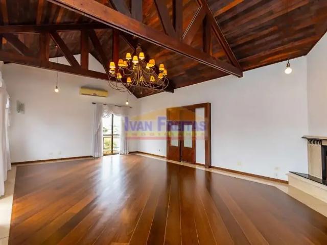 Casa / Sobrado para Locação em Curitiba/PR Portão 5 Quartos
