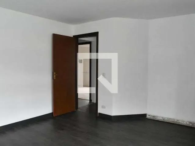 Casa / Sobrado para Locação em Curitiba/PR São Braz 4 Quartos