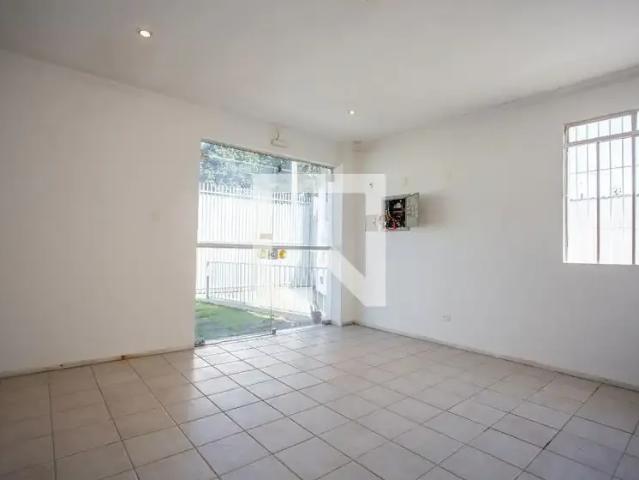 Casa / Sobrado para Locação em Curitiba/PR São Lourenço 6 Quartos