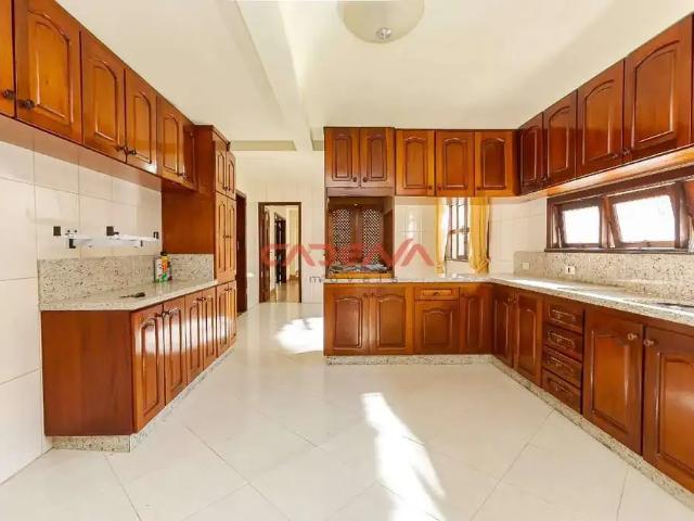 Casa / Sobrado para Locação em Curitiba/PR Santa Quitéria 5 Quartos