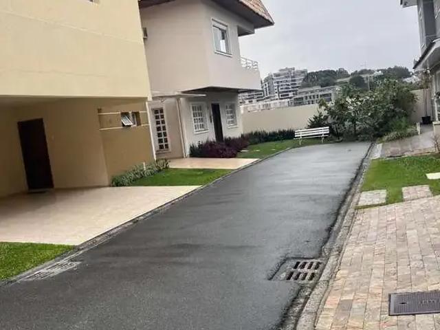 Casa / Sobrado para Locação em Curitiba/PR Santo Inácio 4 Quartos