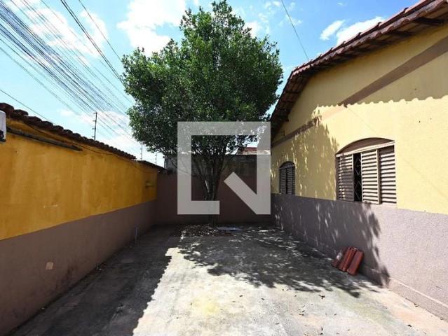 Casa / Sobrado para Locação em Aparecida de Goiânia/GO Jardim Luz 2 Quartos