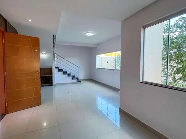 Casa / Sobrado para Locação em Aparecida de Goiânia/GO Jardim Mont Serrat 3 Quartos