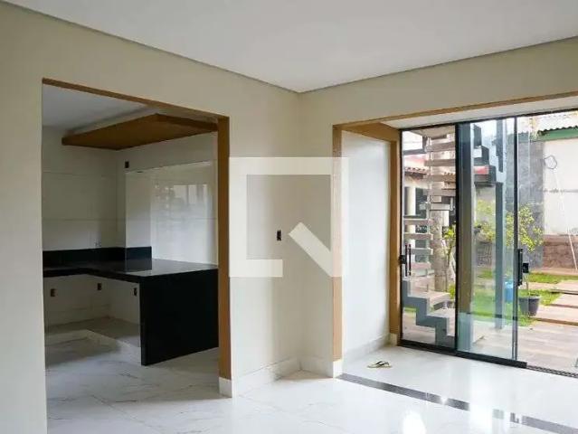 Casa / Sobrado para Locação em Aparecida de Goiânia/GO Parque Trindade 4 Quartos