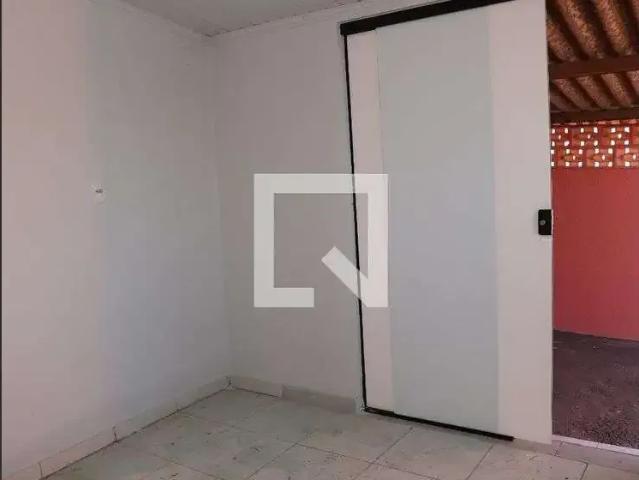 Casa / Sobrado para Locação em Aparecida de Goiânia/GO Residencial Santa Luzia 2 Quartos