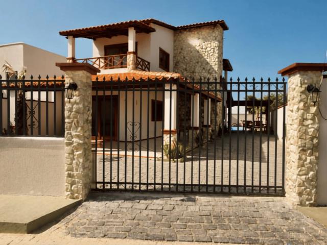 Casa / Sobrado para Locação em Aquiraz/CE Camará 3 Quartos