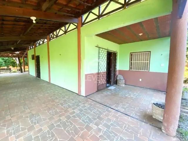 Casa / Sobrado para Locação em Aquiraz/CE Centro 4 Quartos