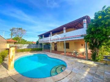 Casa / Sobrado para Locação em Aquiraz/CE Centro 3 Quartos