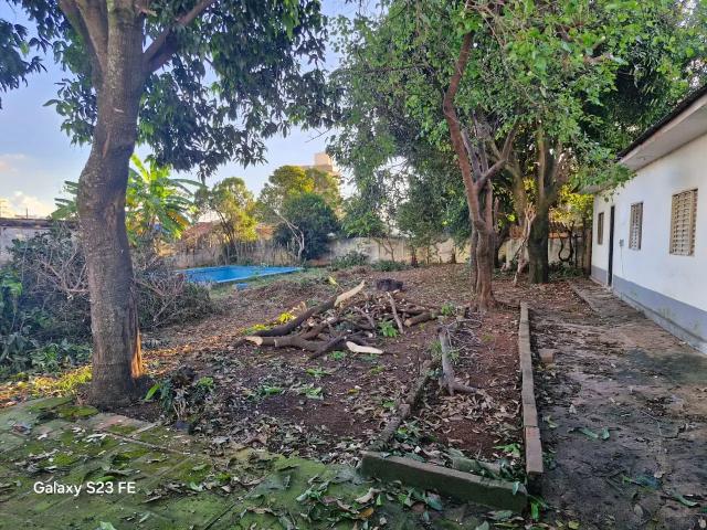 Casa / Sobrado para Locação em Araguari/MG Centro 3 Quartos