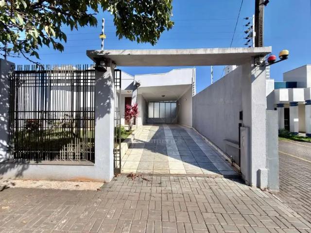 Casa / Sobrado para Locação em Arapongas/PR Centro 4 Quartos