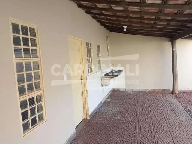 Casa / Sobrado para Locação em Araraquara/SP Jardim Pinheiros Vila Xavier 2 Quartos