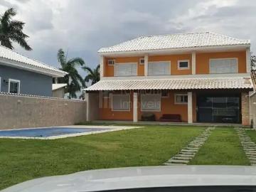 Casa / Sobrado para Locação em Araruama/RJ Lagoinha 3 Quartos