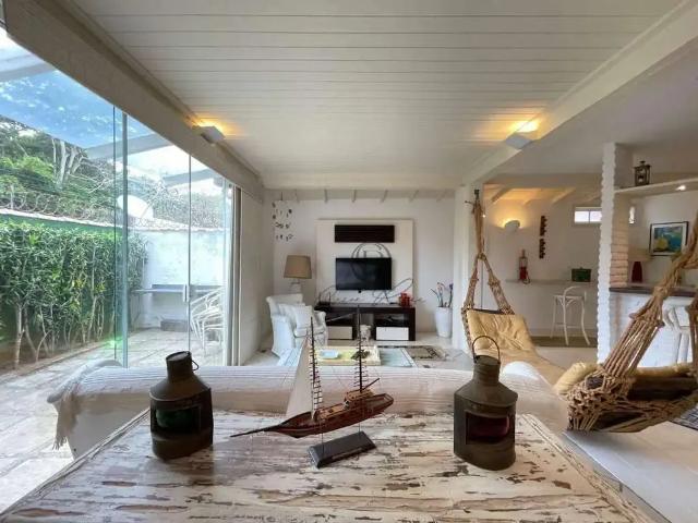 Casa / Sobrado para Locação em Armação dos Búzios/RJ Loteamento Triangulo de Buzios 3 Quartos