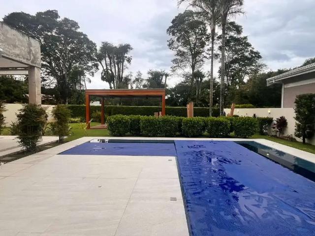 Casa / Sobrado para Locação em Atibaia/SP Chácara Brisa da serra 4 Quartos
