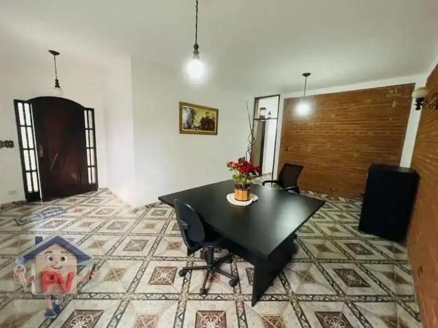 Casa / Sobrado para Locação em Atibaia/SP Jardim dos Pinheiros 4 Quartos