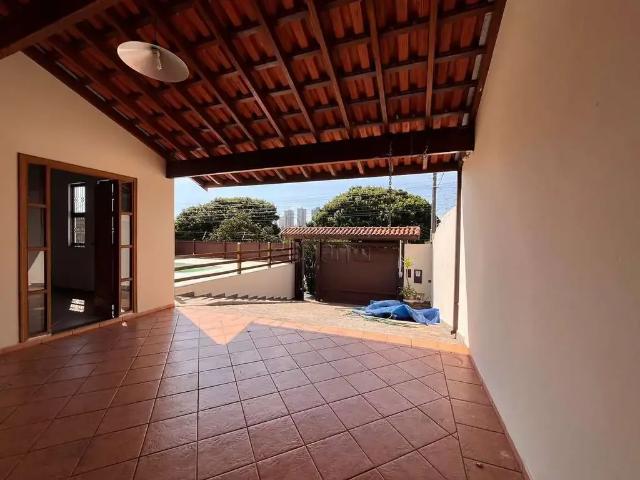 Casa / Sobrado para Locação em Botucatu/SP Recanto Azul 3 Quartos