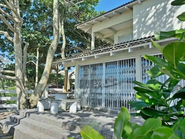 Casa / Sobrado para Locação em Bombinhas/SC Canto Grande 4 Quartos