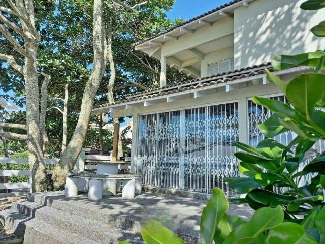 Casa / Sobrado para Locação em Bombinhas/SC Canto Grande 4 Quartos