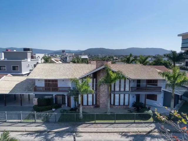Casa / Sobrado para Locação em Bombinhas/SC Canto Grande 7 Quartos