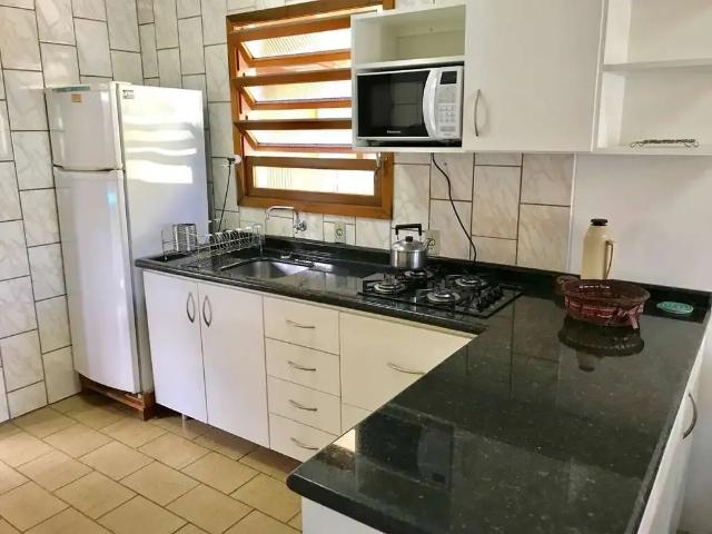Casa / Sobrado para Locação em Bombinhas/SC Bombas 2 Quartos