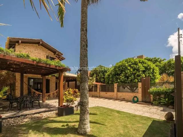 Casa / Sobrado para Locação em Bombinhas/SC Bombas 2 Quartos
