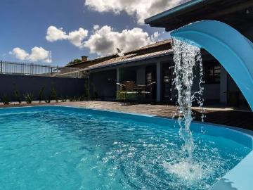 Casa / Sobrado para Locação em Bombinhas/SC Bombas 4 Quartos