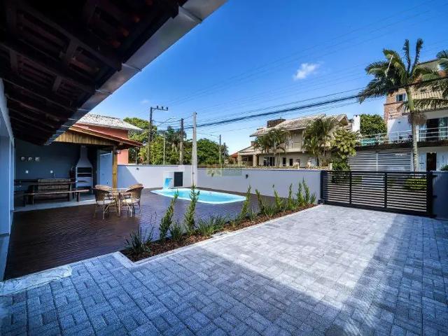 Casa / Sobrado para Locação em Bombinhas/SC Bombas 4 Quartos