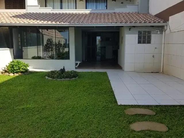 Casa / Sobrado para Locação em Bombinhas/SC Bombas 5 Quartos