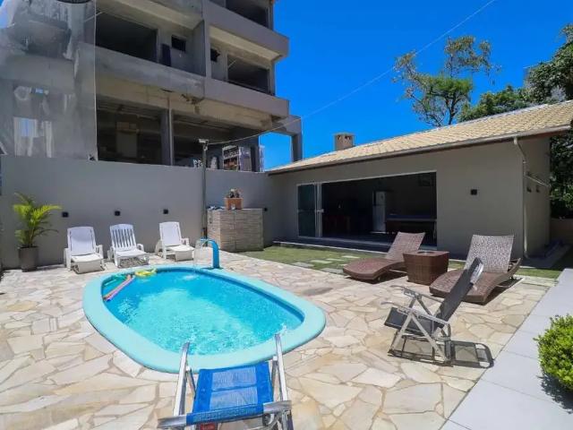 Casa / Sobrado para Locação em Bombinhas/SC Mariscal 3 Quartos