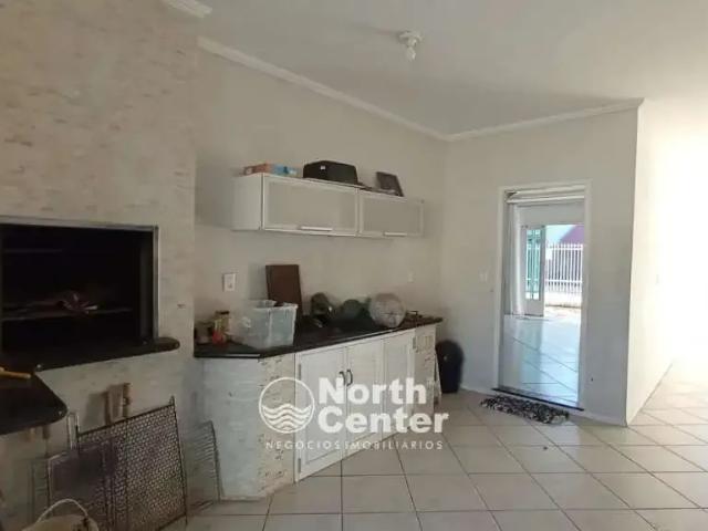 Casa / Sobrado para Locação em Balneário Barra do Sul/SC Centro 4 Quartos