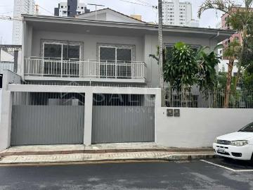 Casa / Sobrado para Locação em Balneário Camboriú/SC Centro 2 Quartos