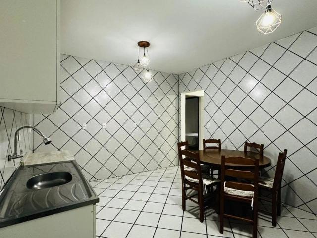 Casa / Sobrado para Locação em Balneário Camboriú/SC Centro 2 Quartos