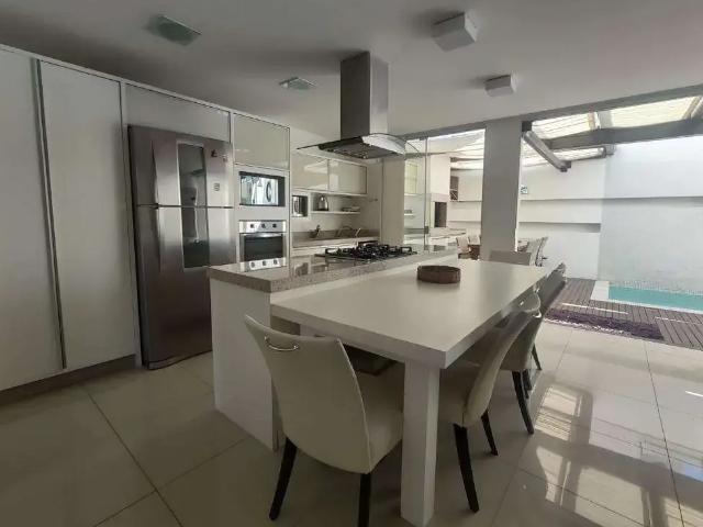 Casa / Sobrado para Locação em Balneário Camboriú/SC Centro 3 Quartos