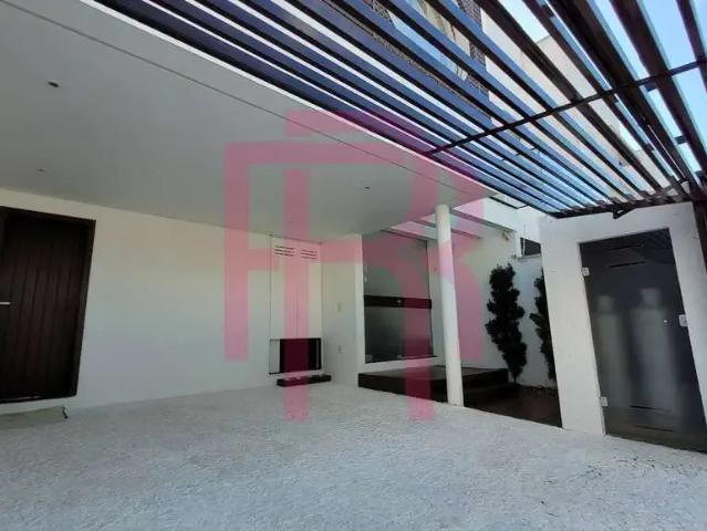 Casa / Sobrado para Locação em Balneário Camboriú/SC Centro 3 Quartos