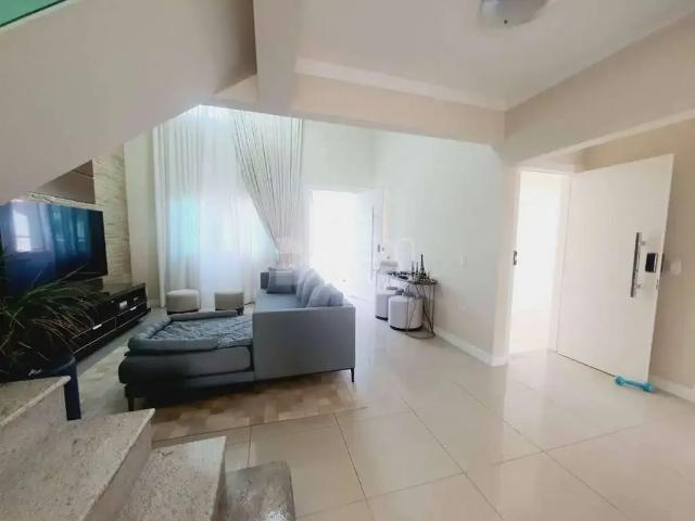 Casa / Sobrado para Locação em Balneário Camboriú/SC Centro 3 Quartos