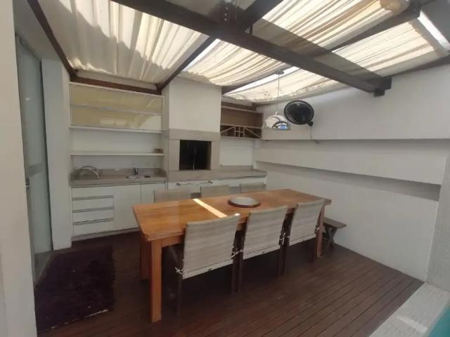 Casa / Sobrado para Locação em Balneário Camboriú/SC Centro 3 Quartos
