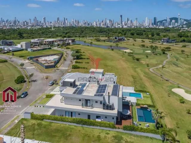 Casa / Sobrado para Locação em Balneário Camboriú/SC Centro 4 Quartos